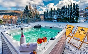 Apartament Cicha 11 VIP z JACUZZI, SAUNĄ i ogrodem by Royal Aparts